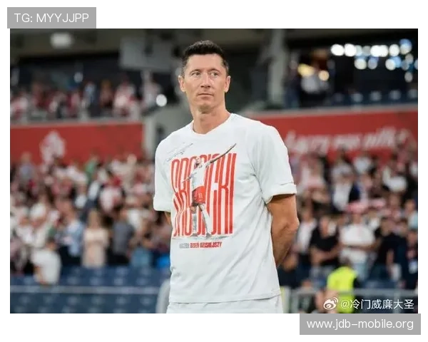 围绕莱万多夫斯基后续风波及前国脚队友评论的深度解析全景观察录 围绕莱万多夫斯基后续风波及前国脚队友评论的深度解析全景观察录